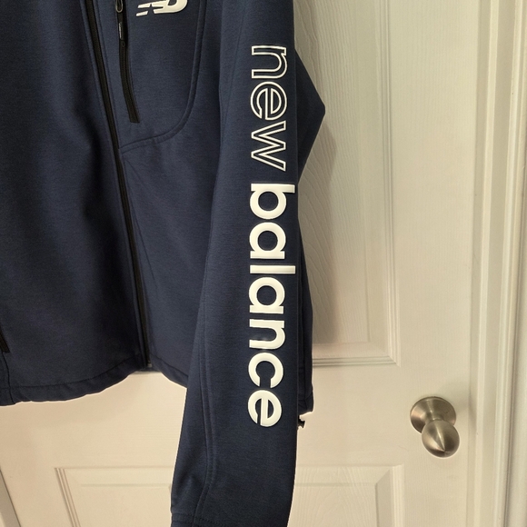 New Balance Navy and White Men's Jacket size Medium Casual Fall Softshell - Picture 3 of 7